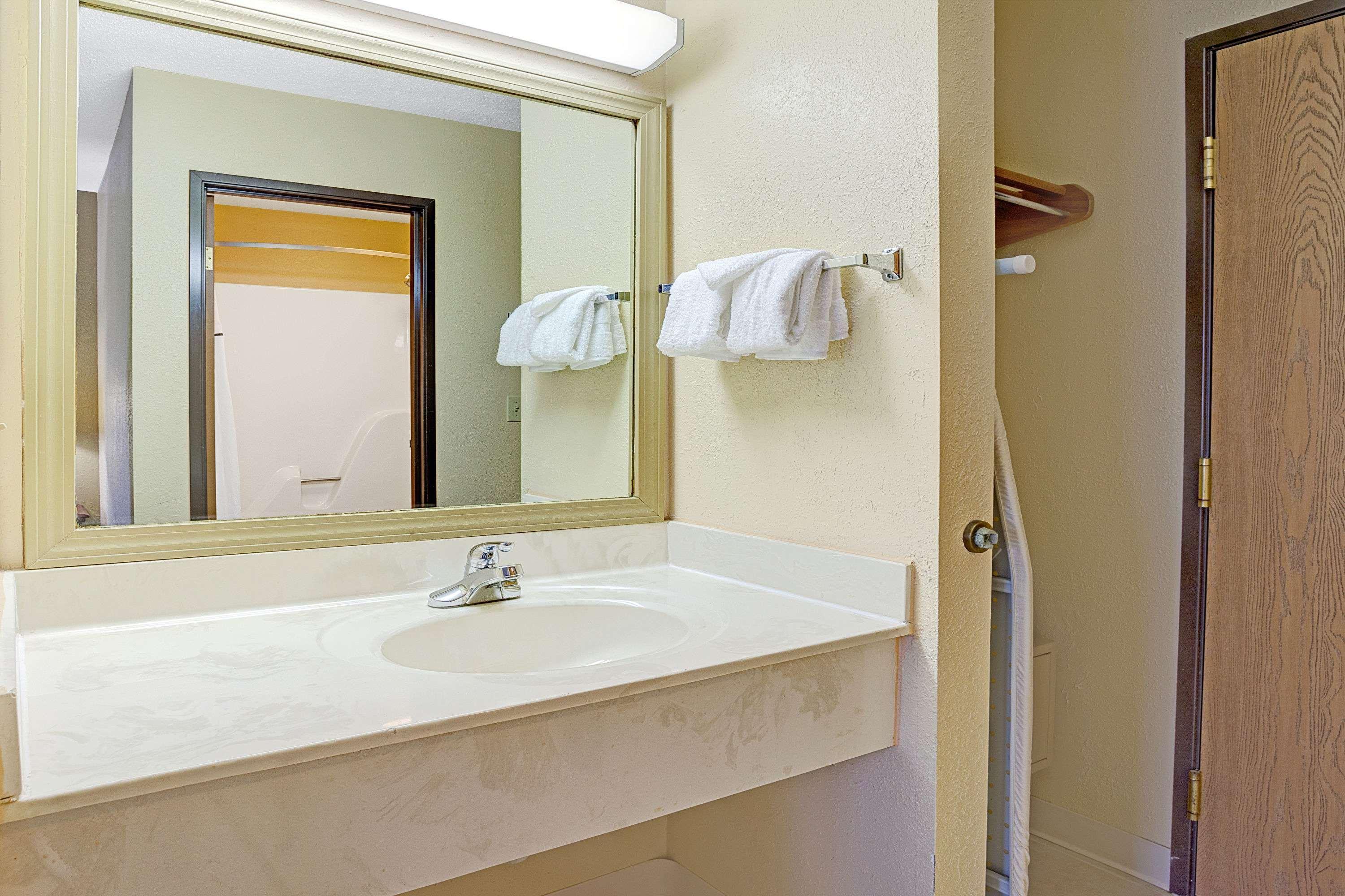 Baymont By Wyndham Monroe Hotel Luaran gambar